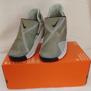 Nike Go FlyEase Shoes Light Army Summit White Men's 7 / Women's 8.5 CW5883-300